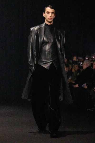 Look 9